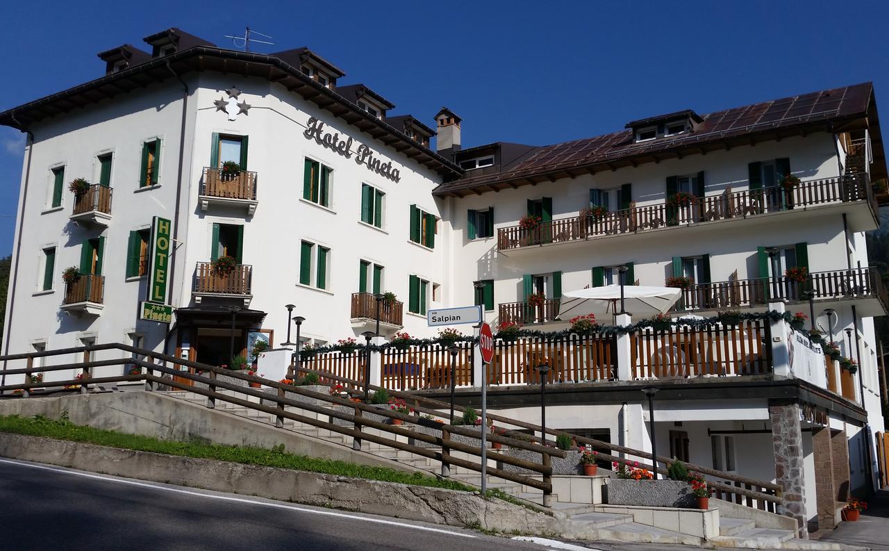 Hotel Pineta Falcade Exteriör bild
